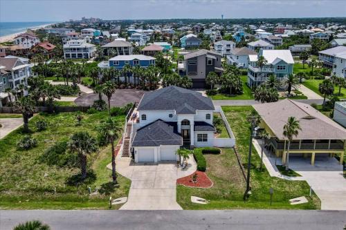 Marineland Acres Casa | Luxurious Beachfront Home with Hot Tub Fenced Yard Bikes Fire Pit