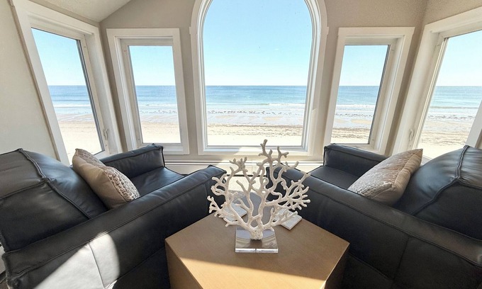 Biddeford Cabaña | Luxurious Beachfront New England Cottage