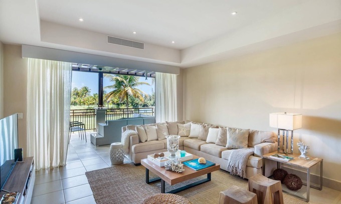 Herreras Condominio | Luxurious beachy chic villa at the St. Regis Bahia Beach