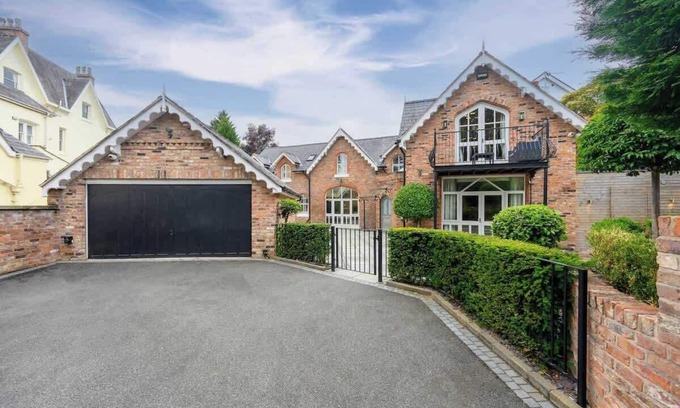 Trafford Casa | Luxurious Bowdon Mansion by City SuperHost