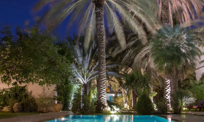 Mahdia Casa | Lujoso bungalow en el centro de la ciudad, con piscina y a pocos pasos de la playa.