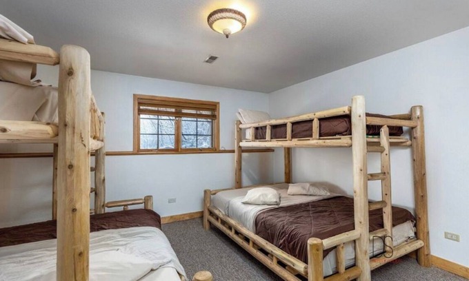 Oglesby Casa | Luxurious Cabin Villa Getaway