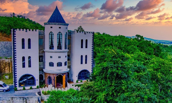 Jacó Villa | Luxurious Castle; Ocean Views & Waterfalls! Complimentary Onsite Driver and Chef