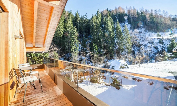 San Pancrazio Chalet De Esquí | Lujoso chalet "De Ultimis" con gran jardín y vistas a la montaña