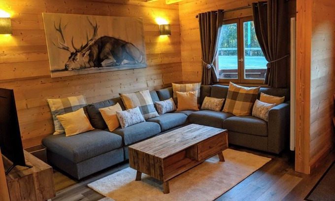 Mont-de-Lans Chalet De Esquí | Lujoso chalet para 8 personas, completamente renovado para este invierno.