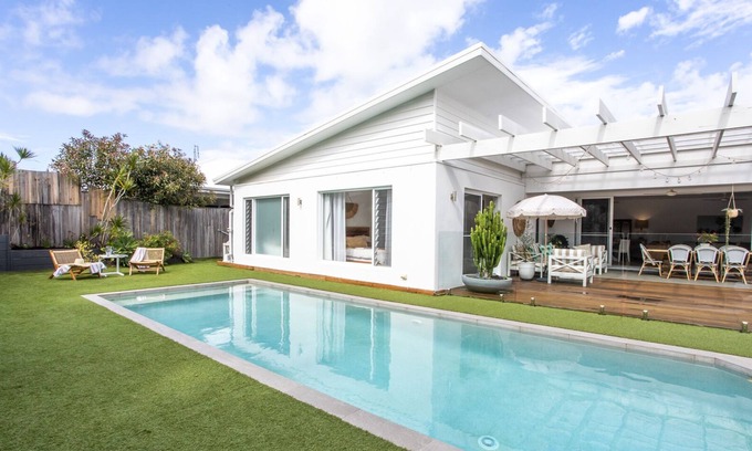 Casuarina Casa | Luxurious Coastal Beach House - 4 mins walk to beach!