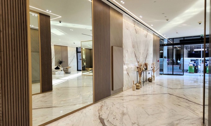 Al Quoz Apartamento | Luxurious Comfort in JVC