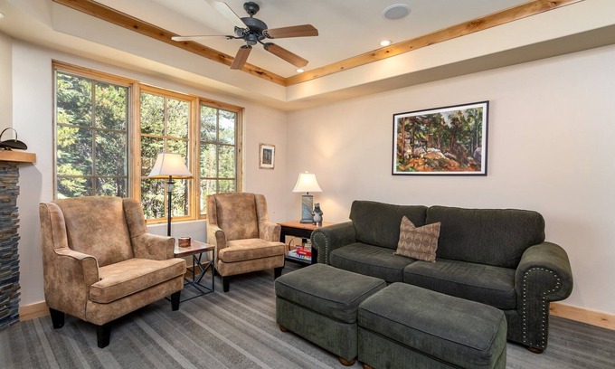 Bear Valley Condominio | Luxurious Condo -Modern Condo! - SM #207 by Bear Valley Vacation Rentals