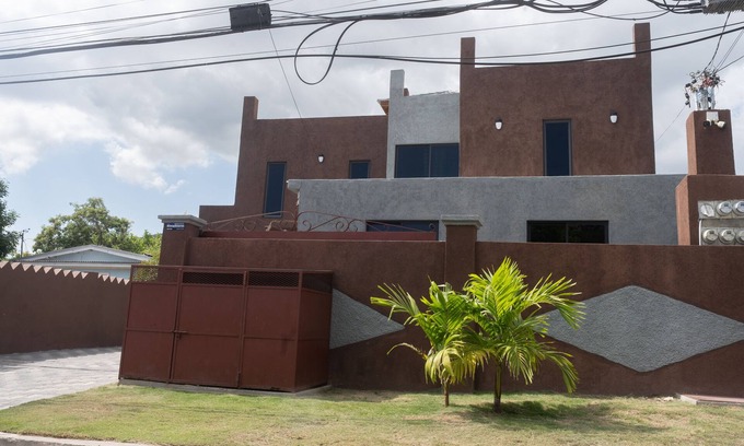 Saint Andrew Apartamento | Luxurious condo with a incredible view of the hills
