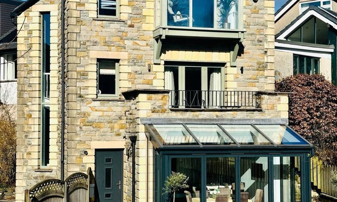 Kirkby Lonsdale Casa | Luxurious, Contemporary Detached Holiday Home on a quiet cul-de-sac