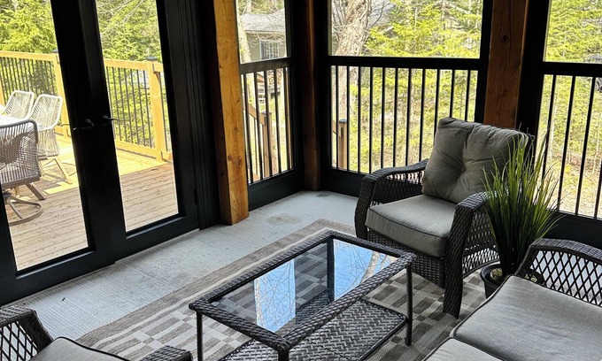 Huntsville Casa | Luxurious cottage experience on the Muskoka river designed to surprise & delight