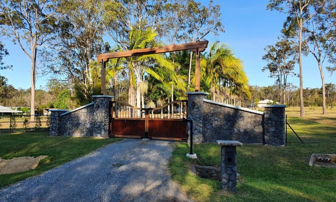 Chambers Flat Apartamento | Luxurious Countryside Retreat - Visit our private apartment on our acreage property!