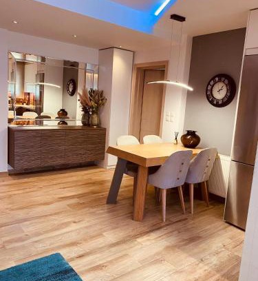 Ioannina Apartamento | Luxurious & cozy down town home 82’