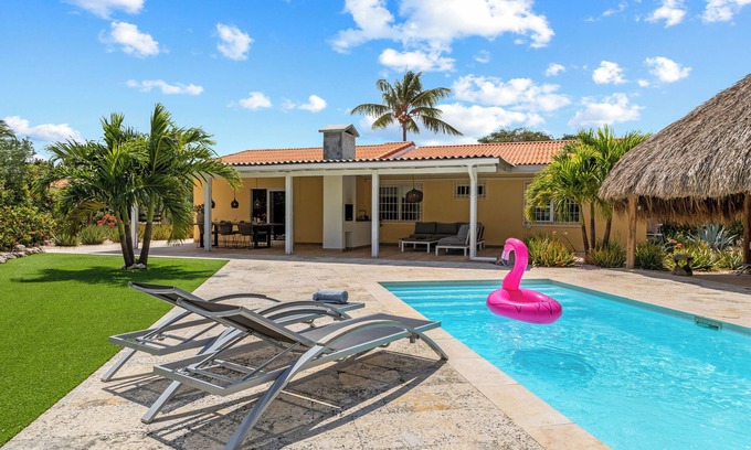 Grote Berg Casa | Luxurious detached house with private pool and large garden, centrally located.