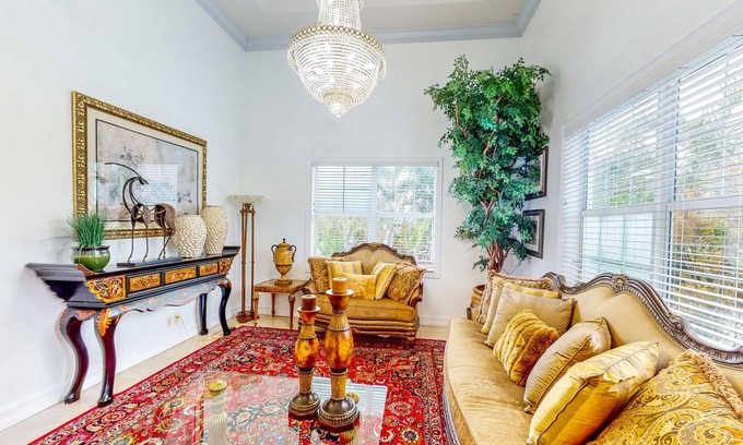 Hunt Club Casa | Luxurious dog-friendly home, gas grill, kitchen