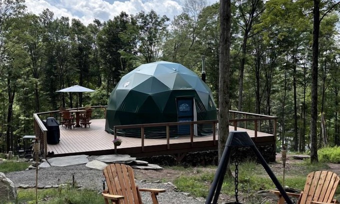 Swan Lake Cabina | Luxurious Dome with Stunning Views for a Romantic Glamping Getaway by Swan Lake, New York