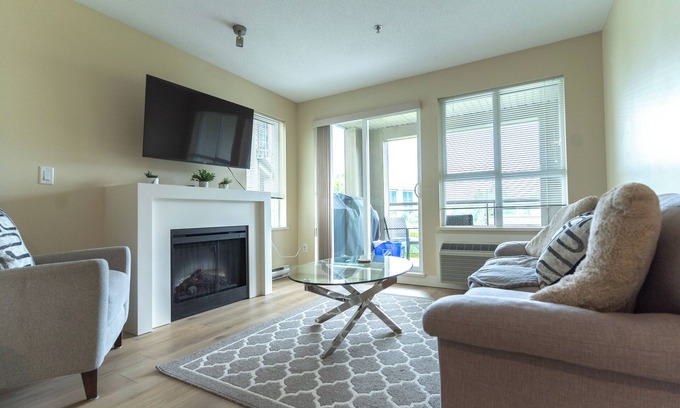 Central Okanagan Condominio | Luxurious Downtown Kelowna Condo! Steps to the Beach