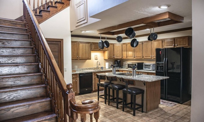 McMinnville Casa | Luxurious Downtown Townhouse