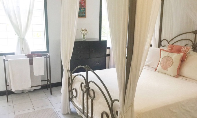 Two Mile Hill Casa | Lujosa Eco Friendly, Suite Vegetariana en el Apartamento Hummingbird
