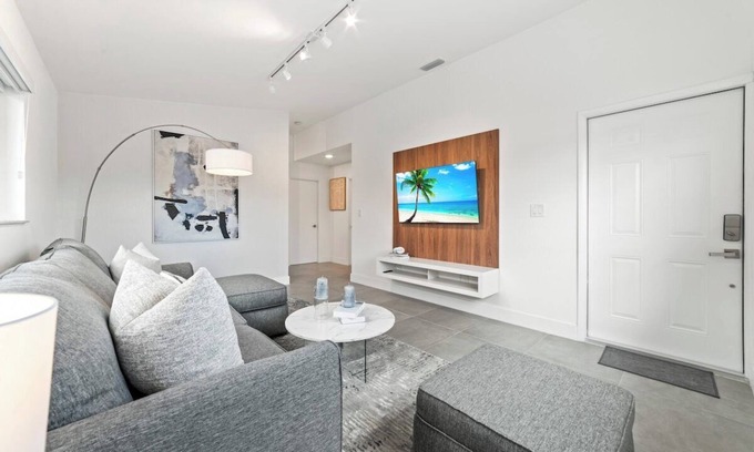 Hialeah Casa | Luxurious Family Escape