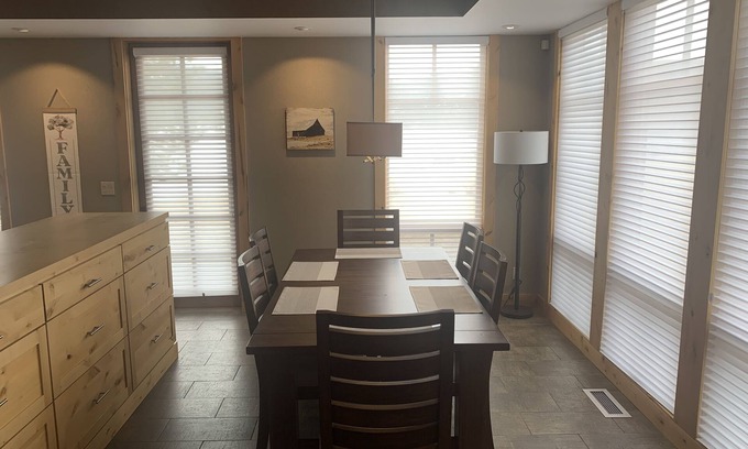 Dover Bay Condominio | Luxurious first floor Dover Bay condo on the shore of Pend Orielle River.