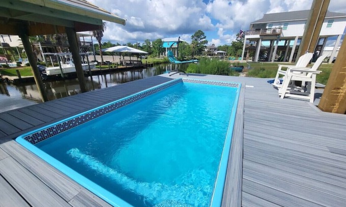 Shoreline Park Casa | Luxurious Five Bedroom With Pool