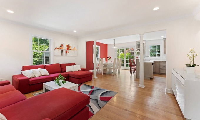 Bethesda Casa | Luxurious Fully Renovated House
