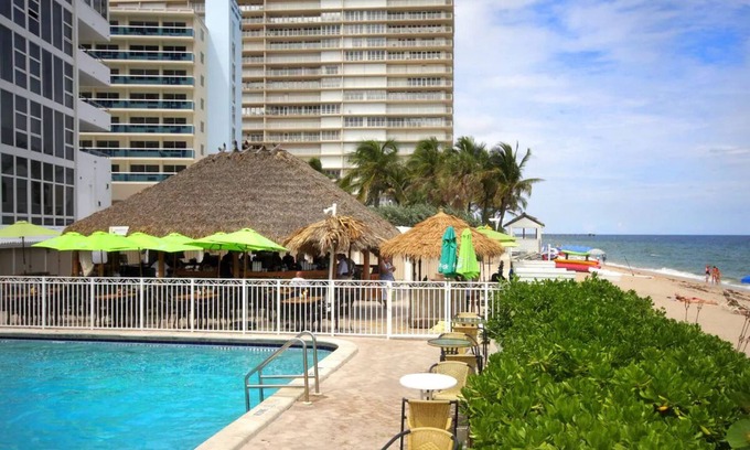 Galt Mile Complejo | Ocean Views & Poolside Relaxation—Your Beachfront Sanctuary Awaits