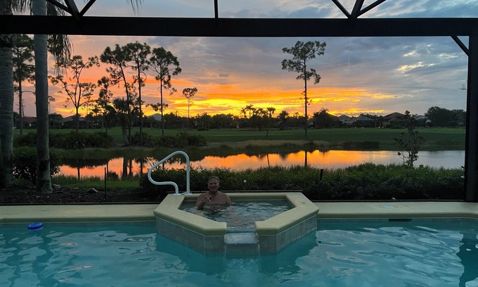 Fort Myers Casa | Luxurious golf home with pool in prestigious Colonial Country Club + Amenities
