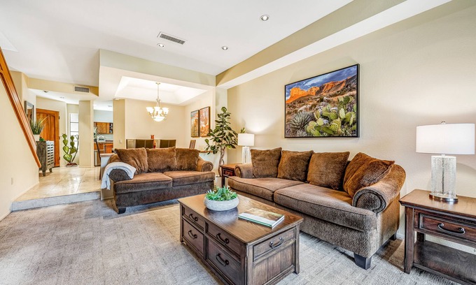 Scottsdale Ranch Condominio | Luxurious ground floor Condo w/ shared pool & hot tub, overlooking the Lagoon