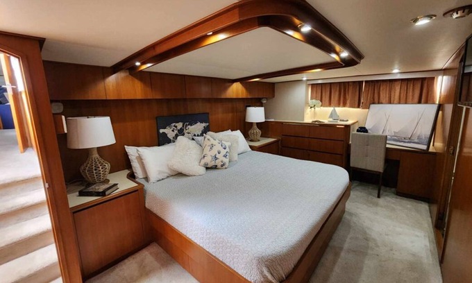 Gulfport Alquiler De Eote | Spacious 6-bedroom 6-bathroom yacht in beautiful Gulfport!!