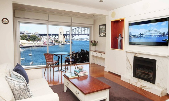 McMahons Point Apartamento | Luxurious Harbourside Haven w/ Spectacular View
