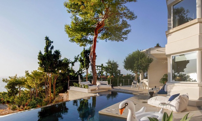 Halepa Apartamento | Lujoso apartamento en la ladera con vistas al mar y Chania con piscina privada.