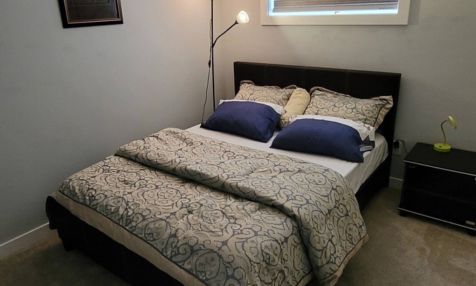 Airdrie Casa | Luxurious home away from home with AC in a quiet & Clean Neighborhood just 4 U