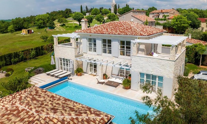 Baderna Casa | Luxurious home in Visnjan with private swimming pool, can be inside or outside