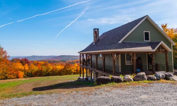 Stratton Cabina | Luxurious Home with an Incredible View!