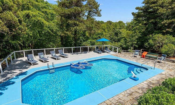 North Chatham Casa | Luxurious Home with Pool & Game Room in Cape Cod