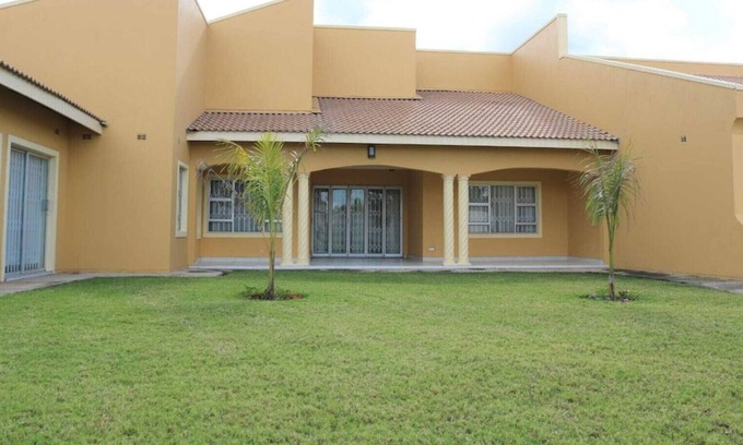 Mount Hampden Casa | Luxurious home with pool, WIFI, b/hole & power backup