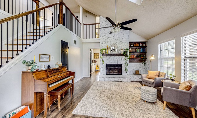 Rosewood Hill Casa | Luxurious home with private salt water pool, fenced in back yard + W/D