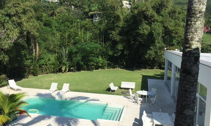 Florianopolis Casa | Mansión frente a la playa de Praia Brava, con jacuzzi climatizado 6 qtos todos con aire acondicionado.