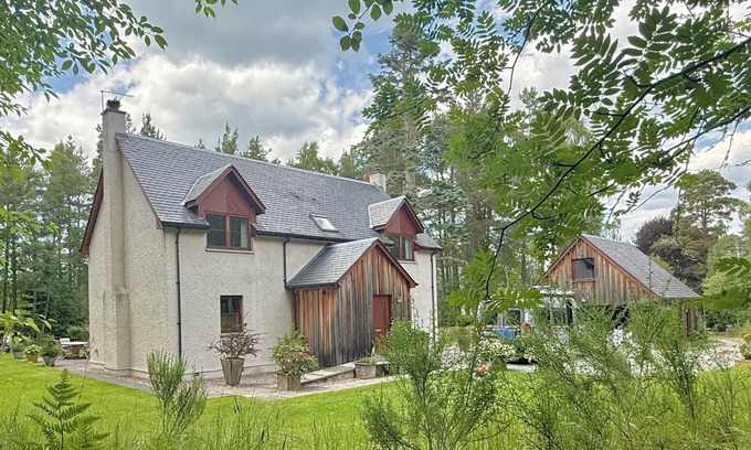 Nethy Bridge Casa | Casa de lujo con gran jardín arbolado cerrado en el Parque Nacional Cairngorm