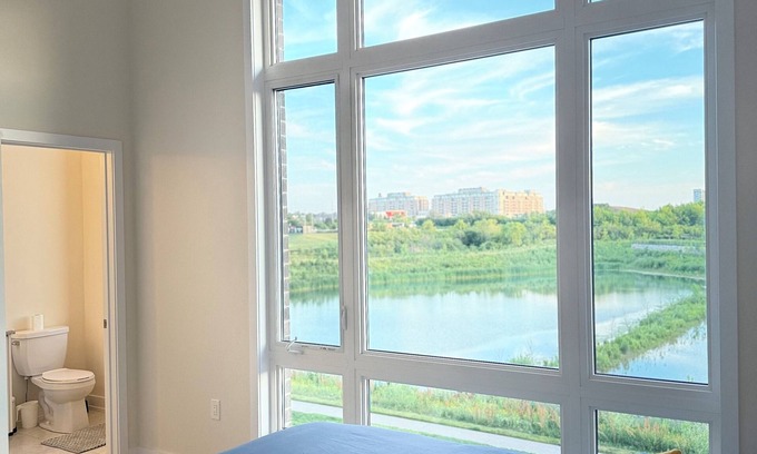 Oakville Casa | Luxurious House with pond view and Jacuzzi