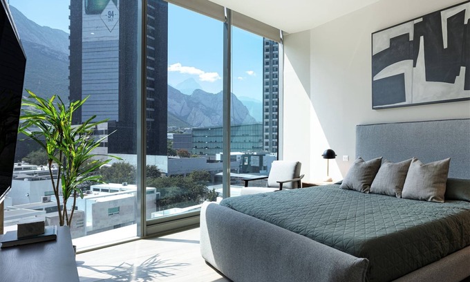 Monterrey Apartamento | Luxurious condo near US consulate, Jardín Secreto.