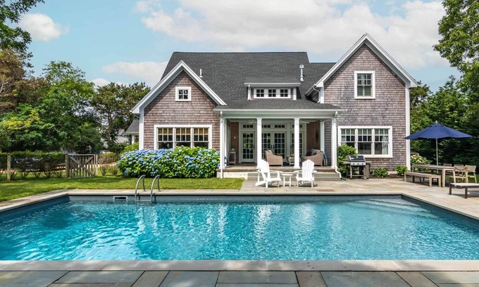 Katama Casa | Luxurious Katama Farmhouse With Pool