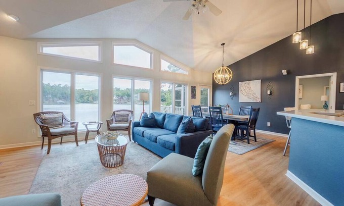 Hot Springs Village Casa | Luxurious Lakehouse on Balboa