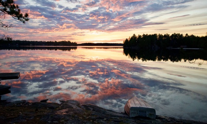 Trent Lakes Casa | Luxurious lake house, sunset views and Muskoka room
