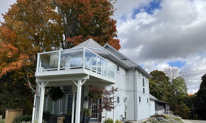 Port Stanley Casa | Luxurious lake view oasis