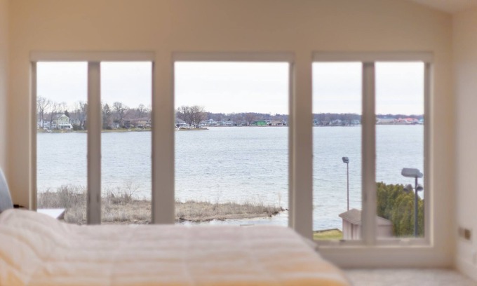 La Porte Casa | Luxurious Lakefront Estate with Pool, King Beds, Hot Tub