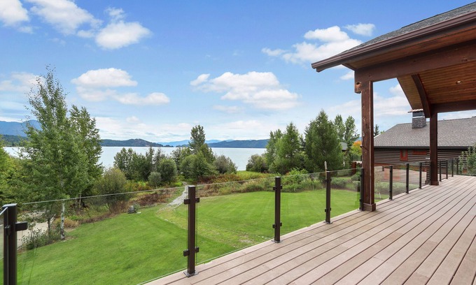Sandpoint Casa | Lujosa casa frente al lago con bañera de hidromasaje privada y sala de entretenimiento llena de diversión