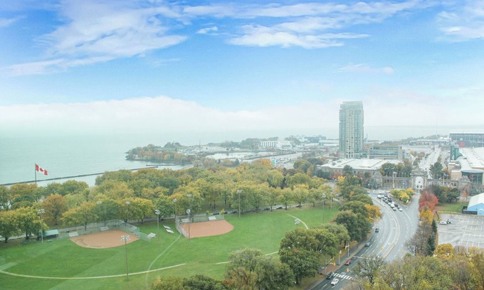 Fort York Condominio | Luxurious Lakeside Suite Near CN Tower – C$69/night